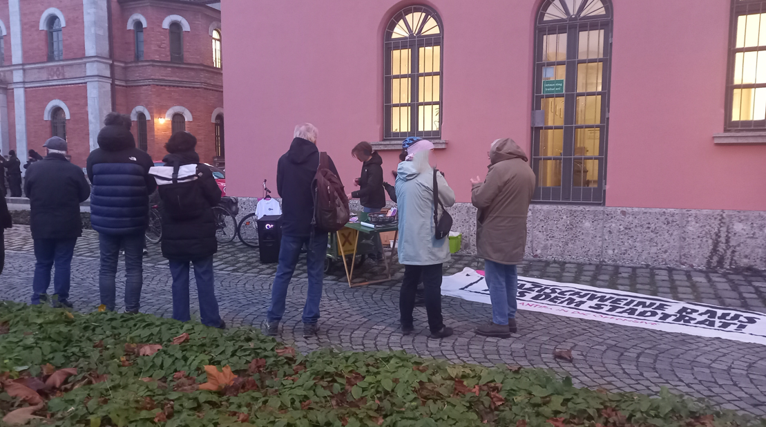 Demo Bauer Kundgebung vor dem Rosenheimer Rathaus. Foto: Innpuls.me