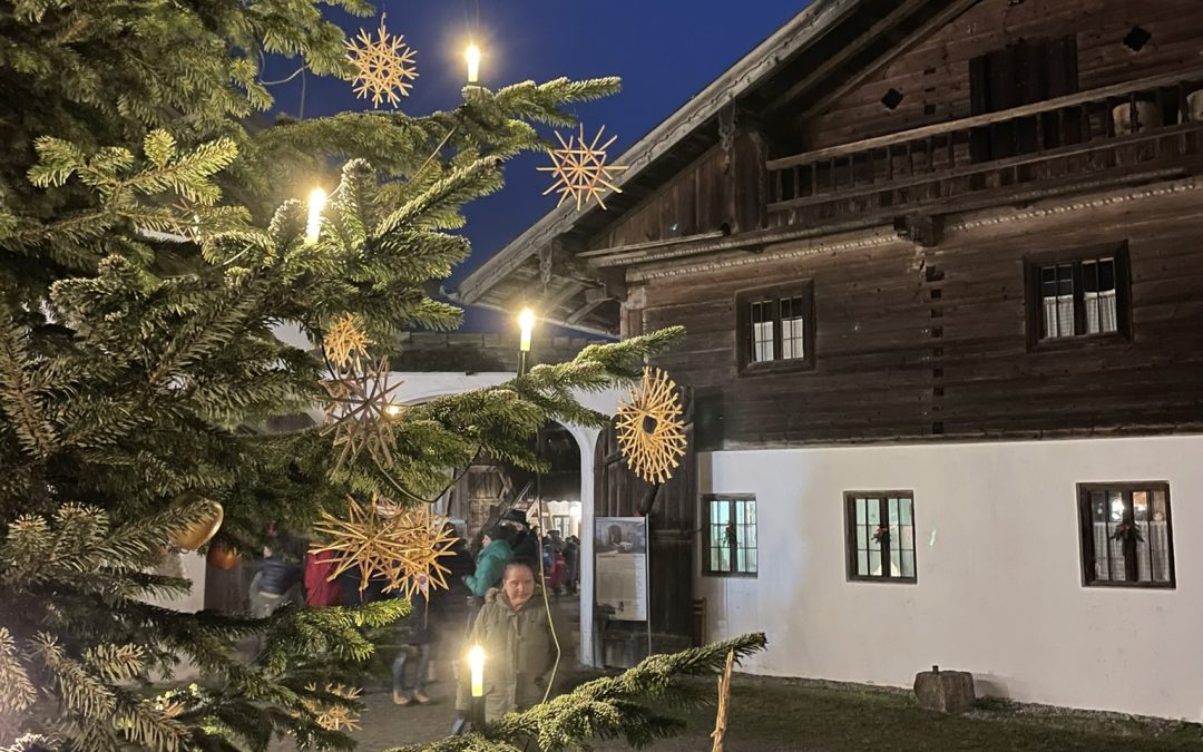 Adventsmarkt im Freilichtmuseum Amerang bringt Winterzauber zum ersten Advent