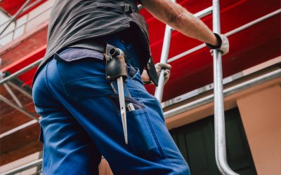 Arbeit in luftiger Höhe: „Wind-und-Wetter-Jobs“ auf dem Gerüst – Löhne steigen in Rosenheim