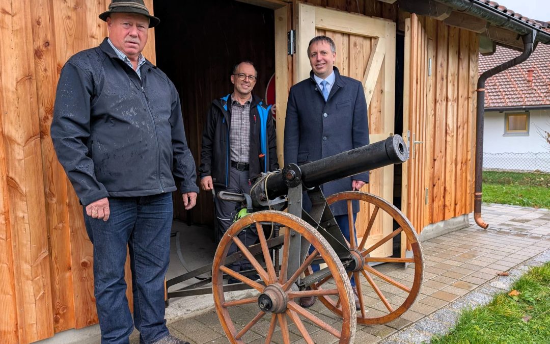 Neue Heimat für Kammerer Salut-Kanone: Kommune, Kirche und Krieger ziehen an einem Strang