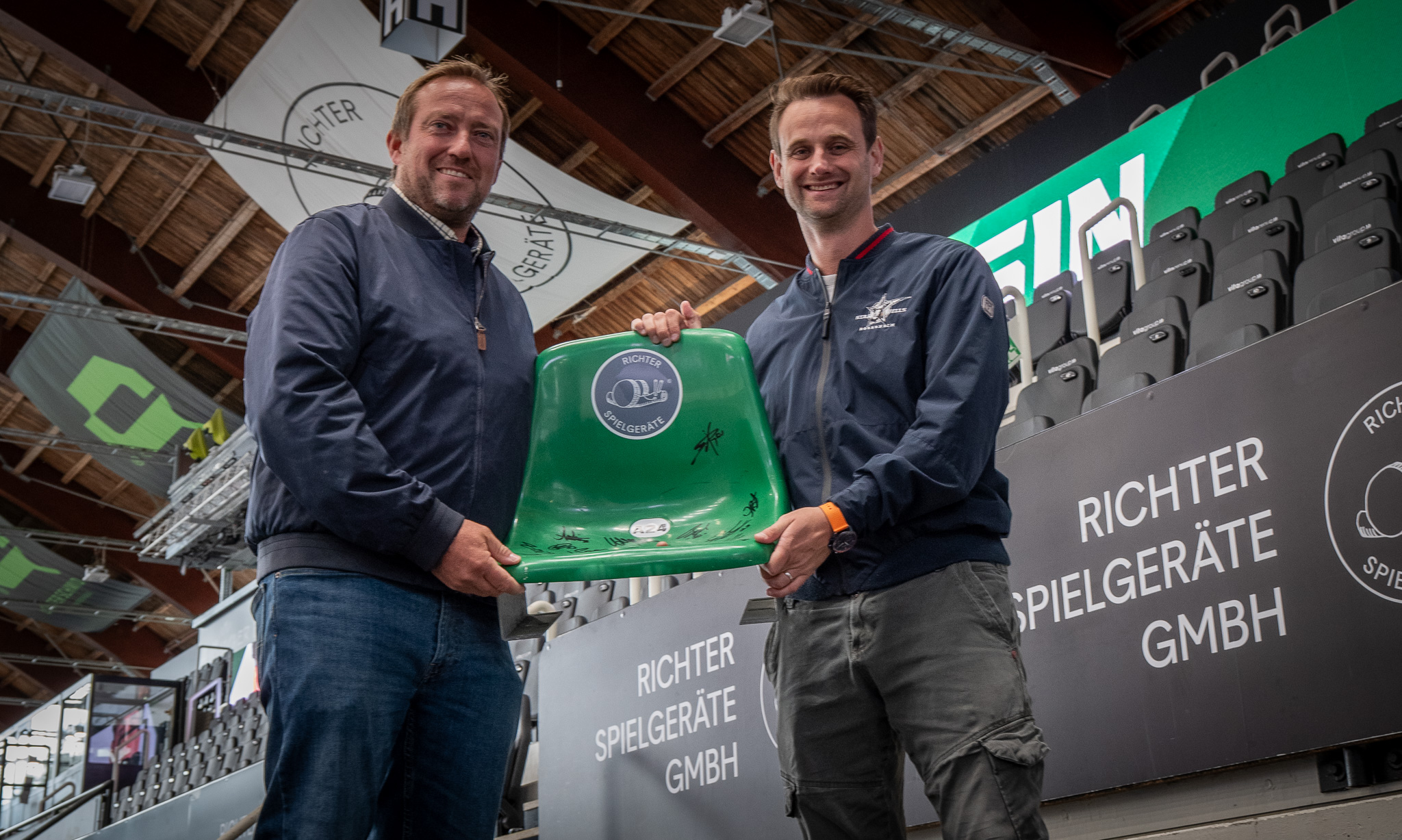 P1259739-3 Richter Spielgeräte wird Premium Partner der Starbulls Rosenheim. Foto: Copyright Christoph Sinzinger