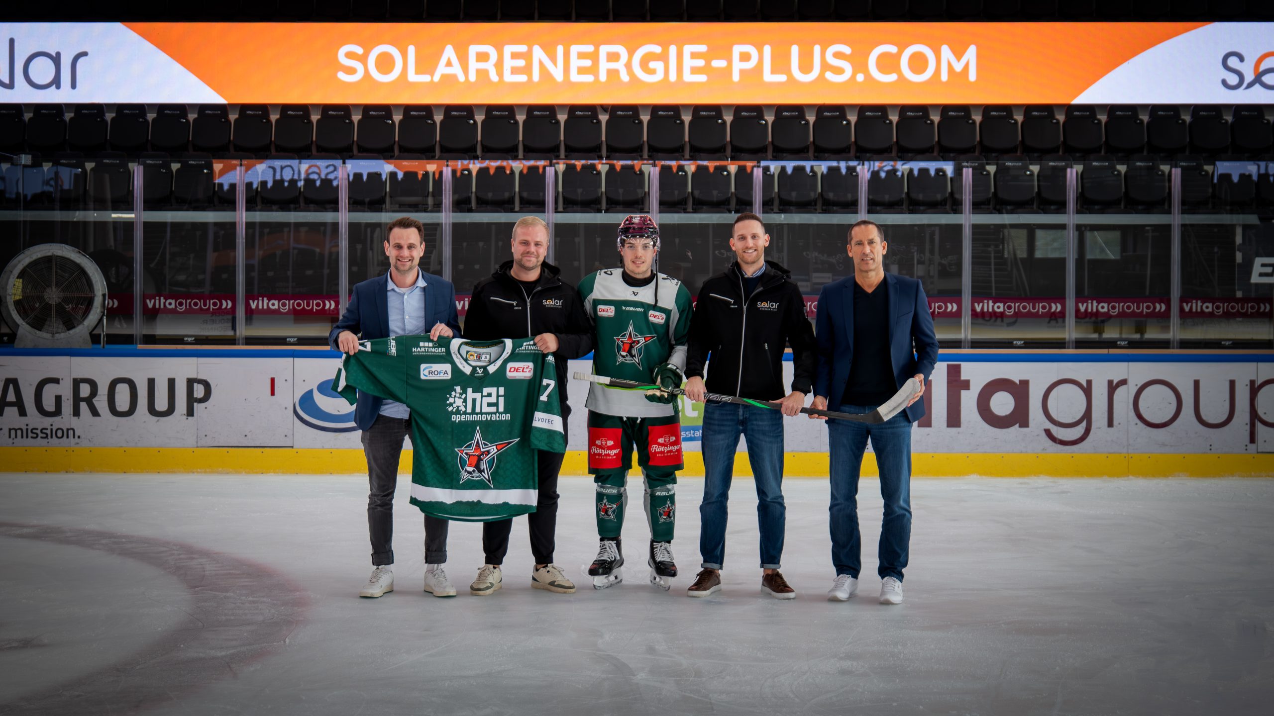 P1260702 Solar Energie Plus wird Premium Partner der Starbulls Rosenheim. Foto: Copyright Christoph Sinzinger