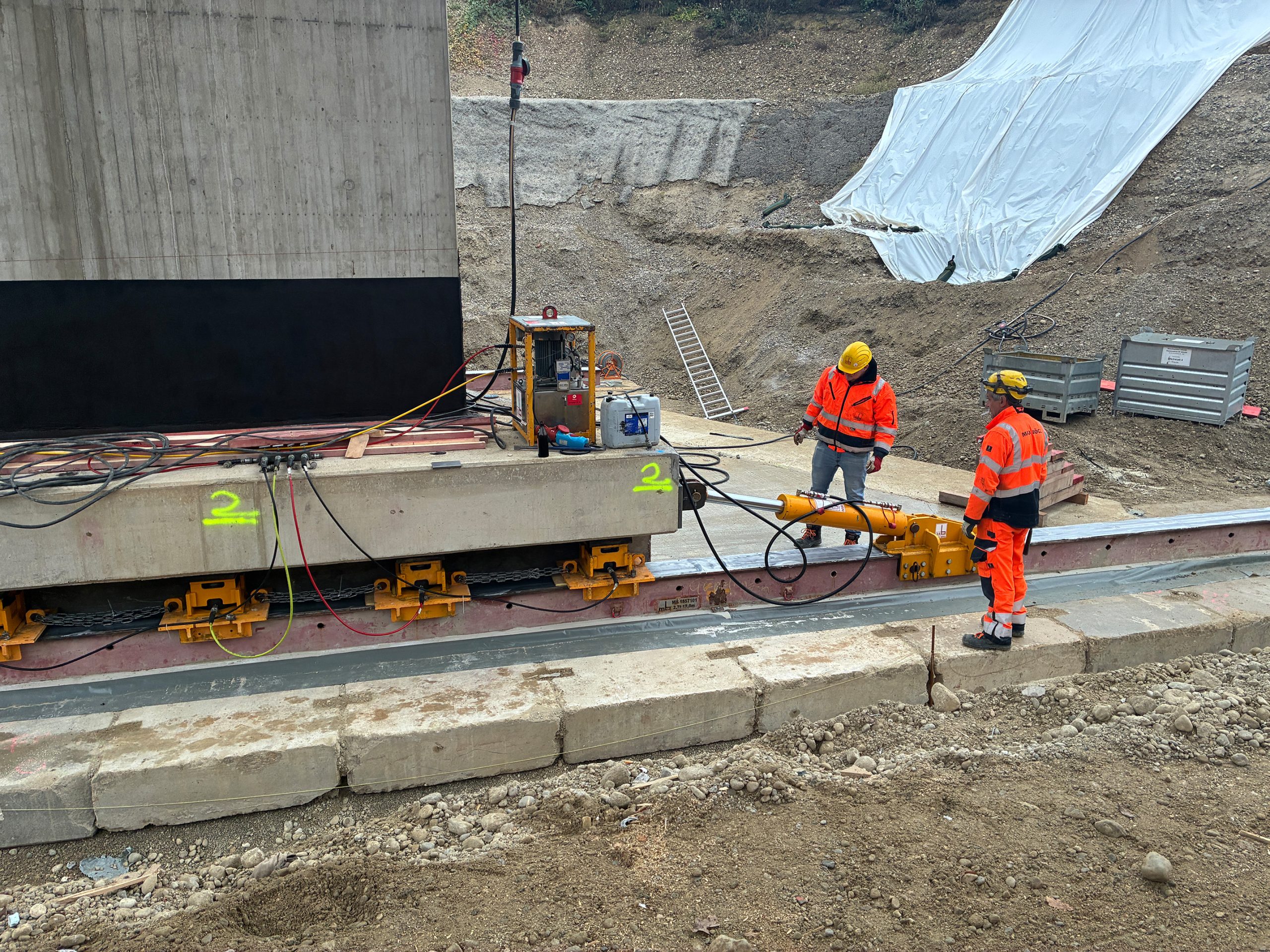 PM-61_2025-11-14_Pressefoto-03 Umbau des Knotenpunkts Pürtener Kreuzung: Die Brücke ist drin. Fotos: Copyright Staatliches Bauamt Rosenheim