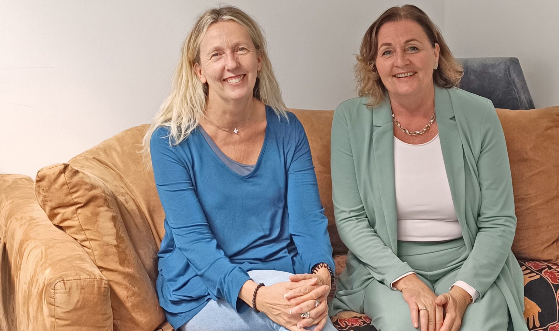 Presse_ROS_SOZ_IMG_20251009_153113_PM Claudia Kleindorfer, Fachkraft Netzwerk 18, und Astrid Schenck, Leiterin Sozial- und Entlassmanagement, Copyright N.N. / RoMed Kliniken