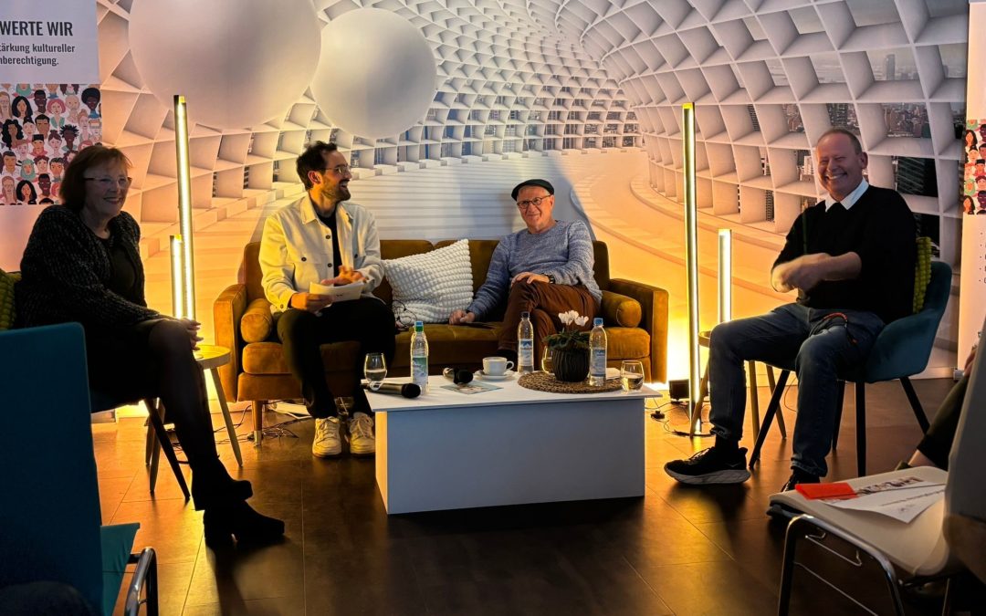 „Heimat ist Vielfalt“: Gelungener Auftakt des ersten W³ Kanapee-Gesprächs mit Hans Well