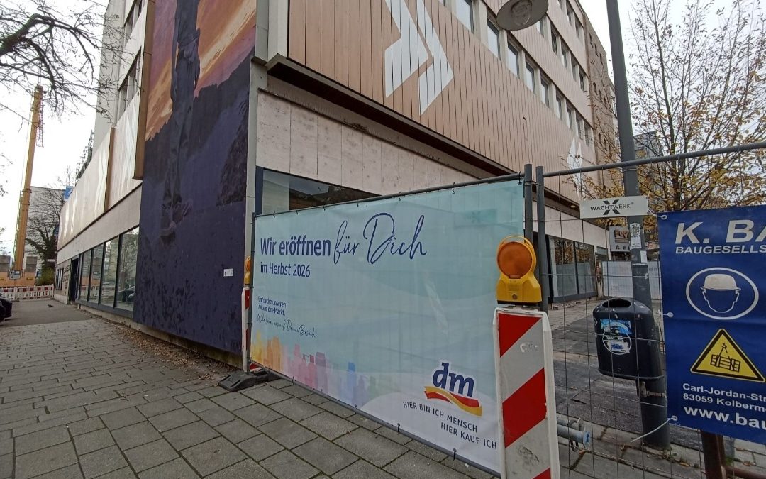 dm zieht um: Sanierung am ehemaligen Karstadt-Sport-Gebäude in Rosenheim steht bevor