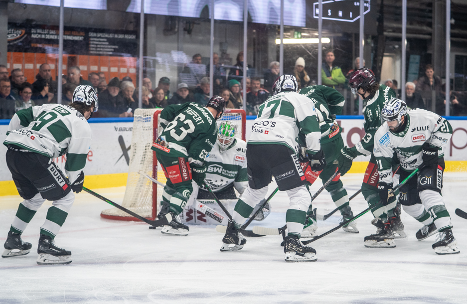 Starbulls 2 Starbulls Rosenheim gegen Bietigheim-Steelers. Fotos: Copyright Ludwig Schirmer und Peter Lion