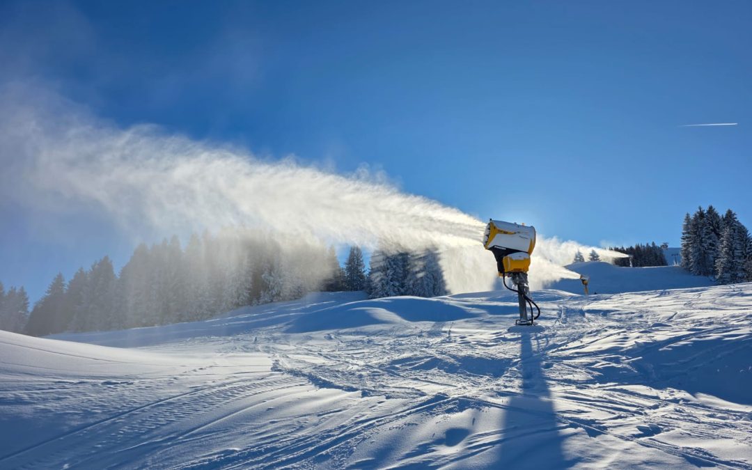 Naturschnee und Schneekanonen locken: Sudelfeld schon vor Saisonstart gut besucht