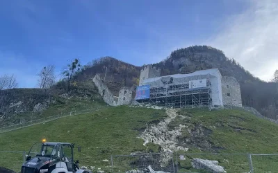 Wiederaufbau der Mauer von Burg Falkenstein gestartet