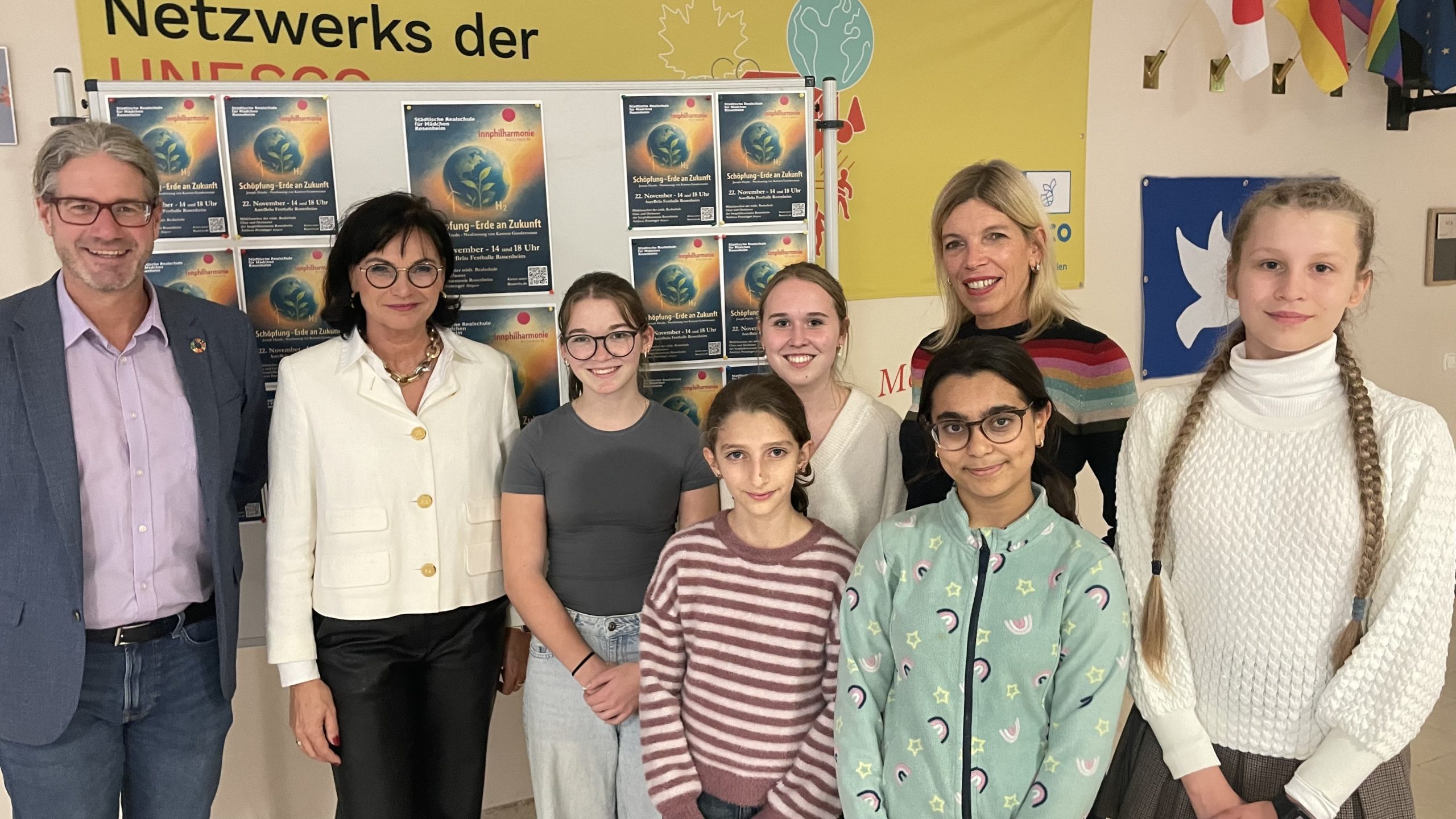 innphilharmonie Konzerte der Innphilharmonie Rosenheim Schöpfung - Erde an Zukunft in der Auerbräu-Festhalle. Die Vorbereitungen laufen auf Hochtouren. Foto. Copyright Reinhart Knirsch