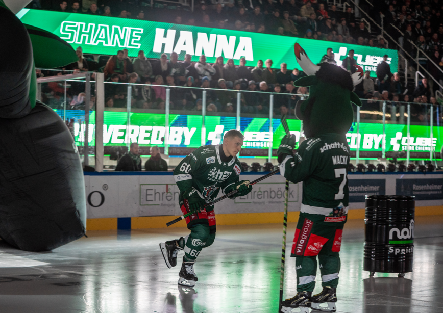 starbulls 1 Starbulls Rosenheim gegen Bietigheim-Steelers. Fotos: Copyright Ludwig Schirmer und Peter Lion