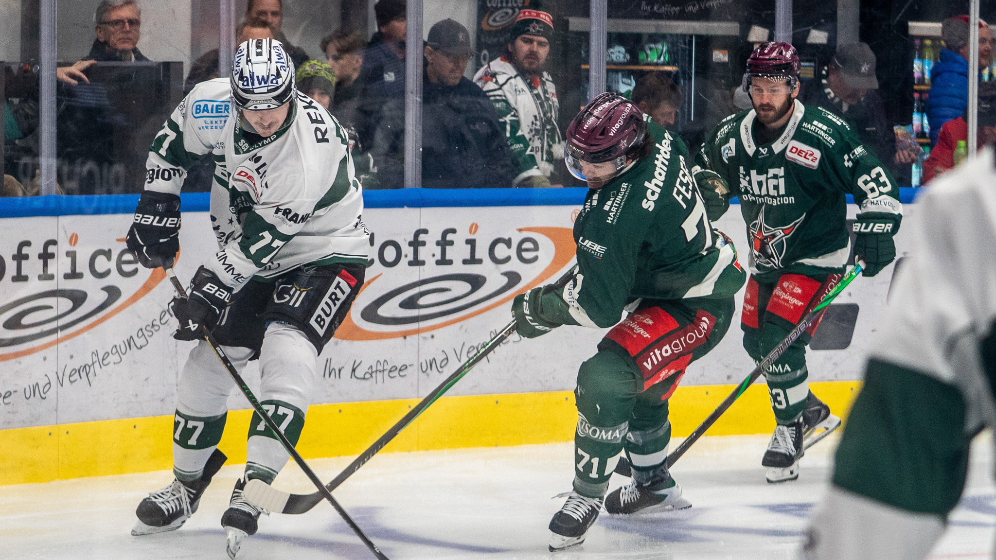 20251114_SBR_SCB-8 Starbulls verlängern vorzeitig mit Tupert und Feser. Foto: Copyright Ludwig Schirmer