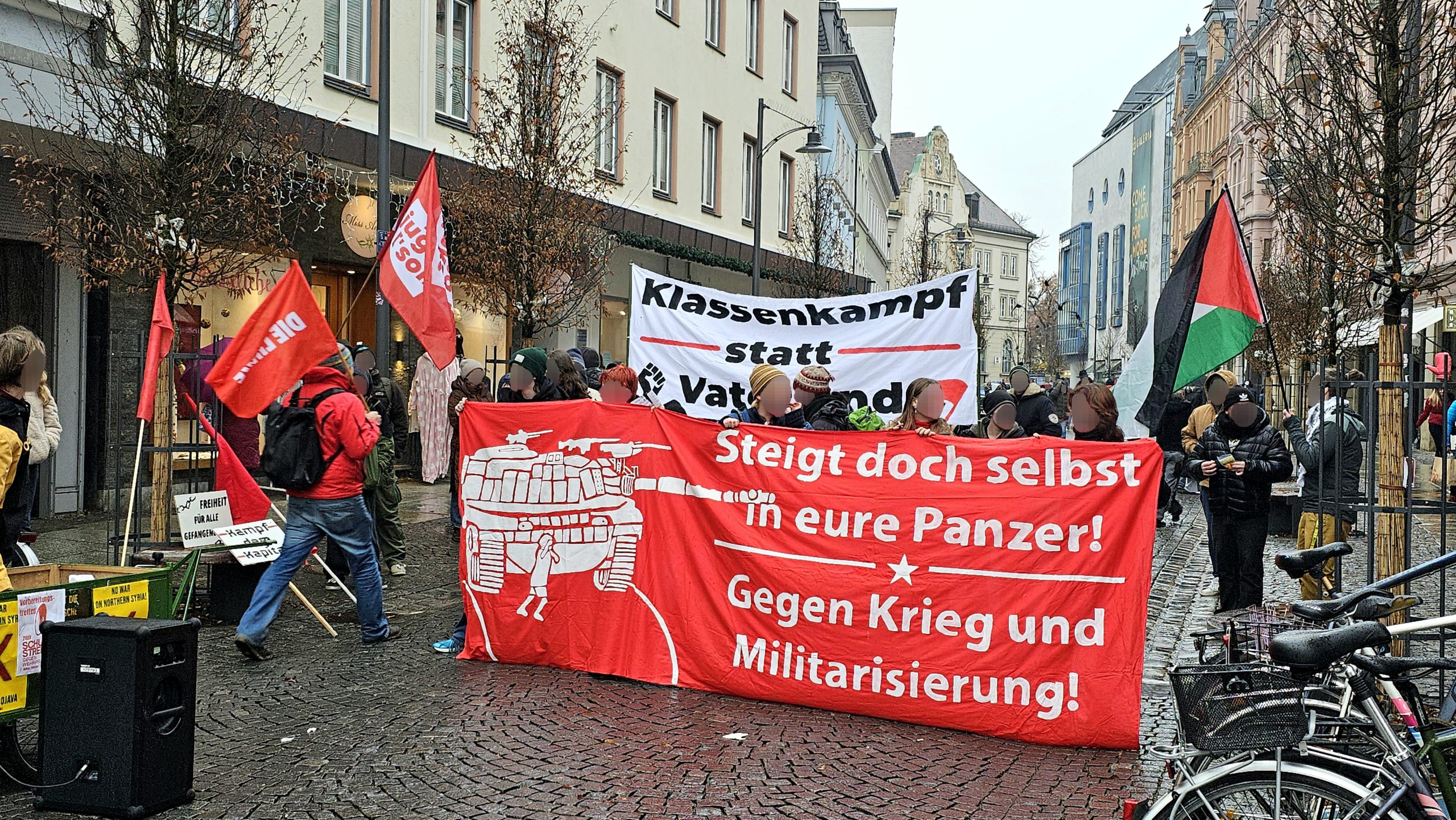 20251205_140620 Schulstreik gegen Schulstreik in Rosenheim. Nov 2025, Foto Josefa Staudhamemr