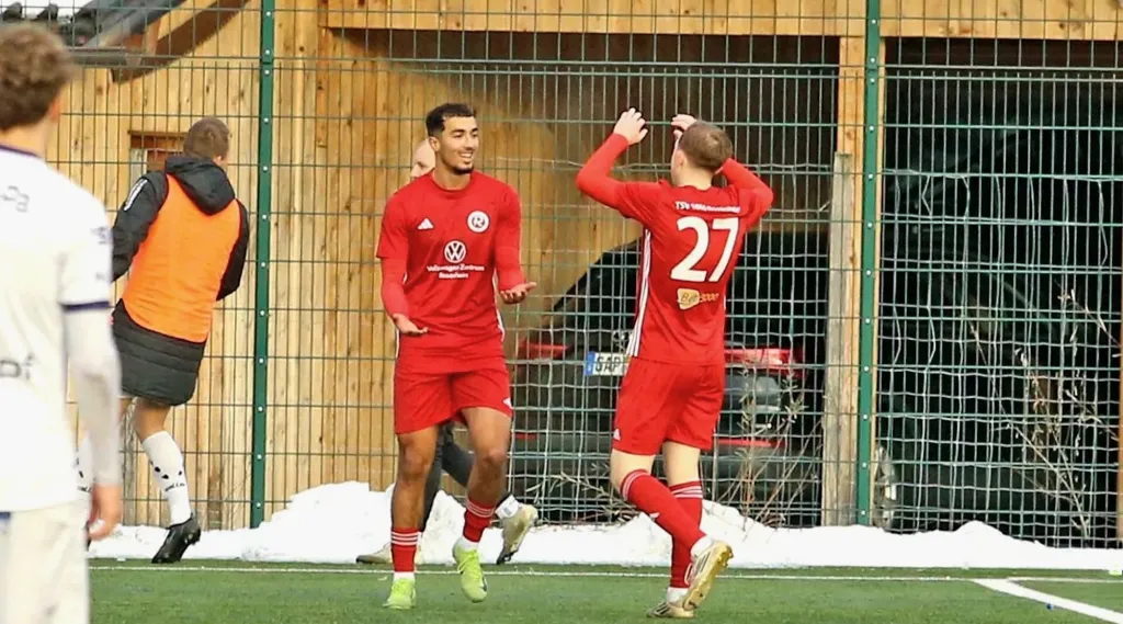 2025_11_29-Garmisch 1. Mannschaft verabschiedet sich mit Sieg in die Winterpause. Foto: Copyright TSV 1860 Rosenheim