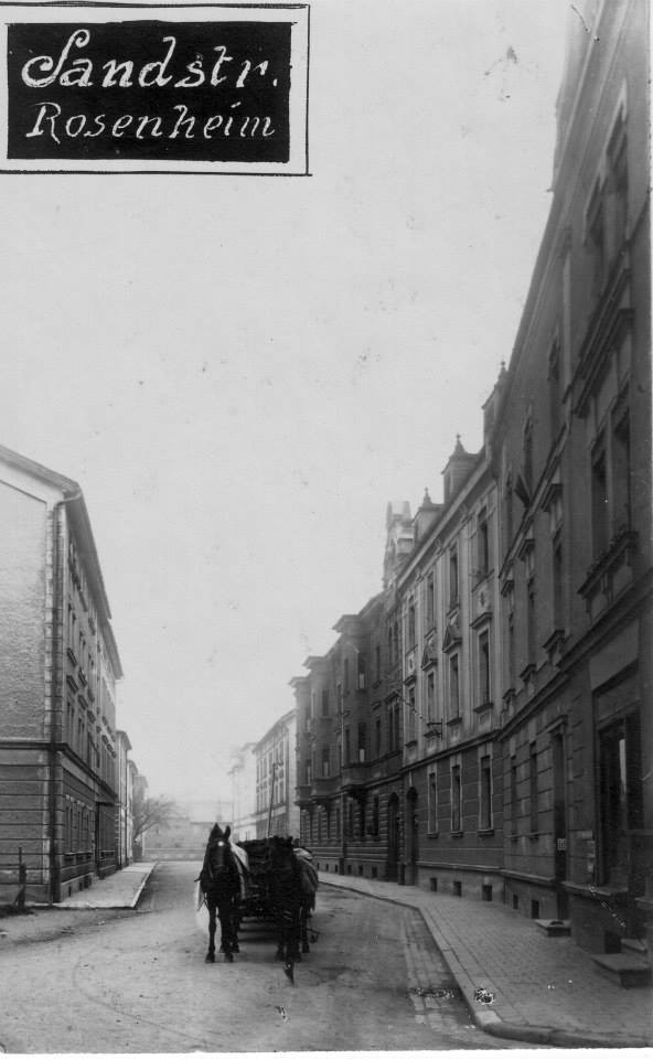 506181463_10068943996485155_7343282056722763783_n Sandstraße in Rosenheim in der Zeit um ca. 1910. Foto: Archiv Herbert Borrmann