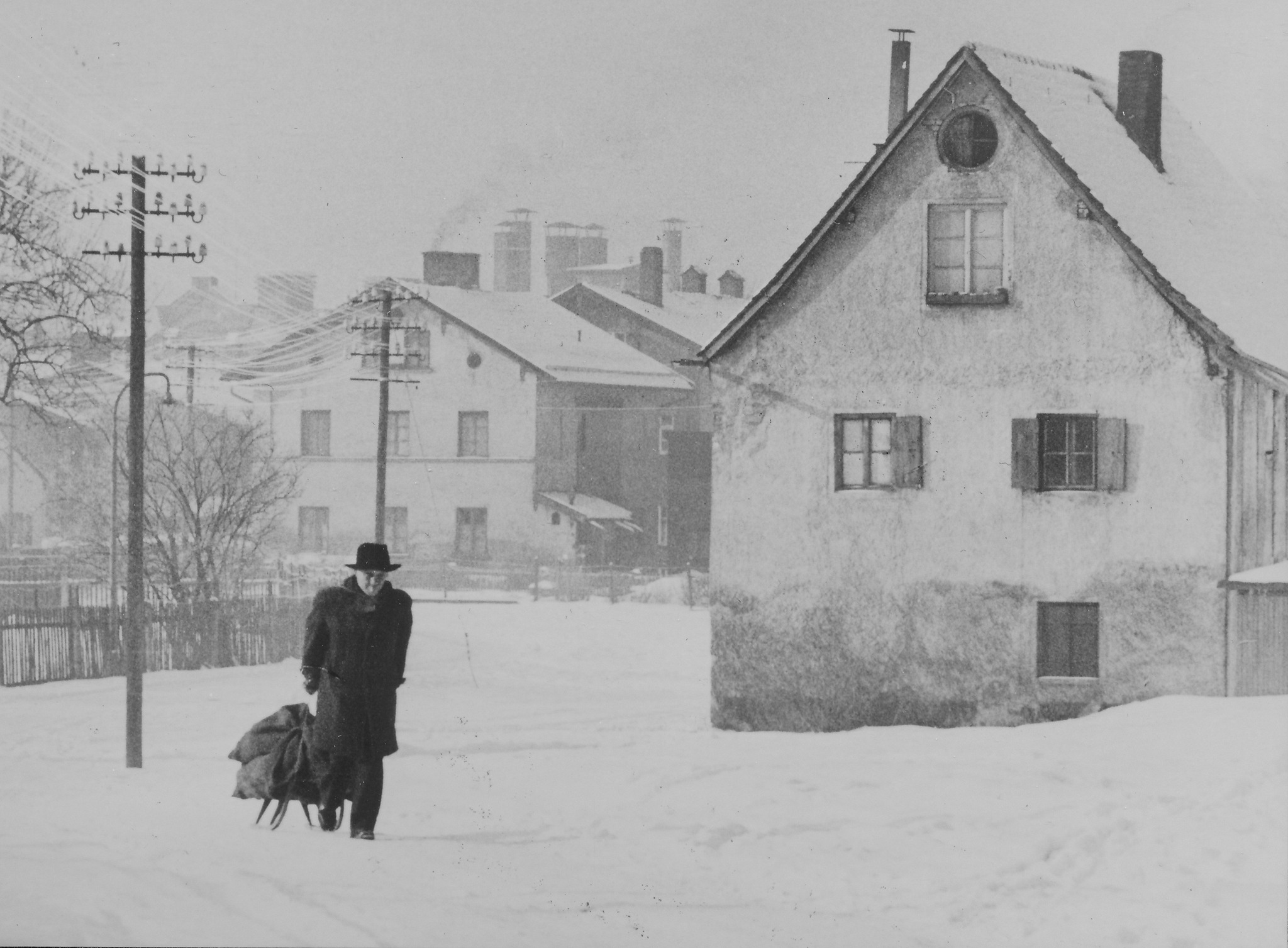 514477887_23979301921689461_4814591496526428460_n Winterliche Rosenheimer Innenstadt in der Zeit um ca. 1950. Foto: Archiv Herbert Borrmann