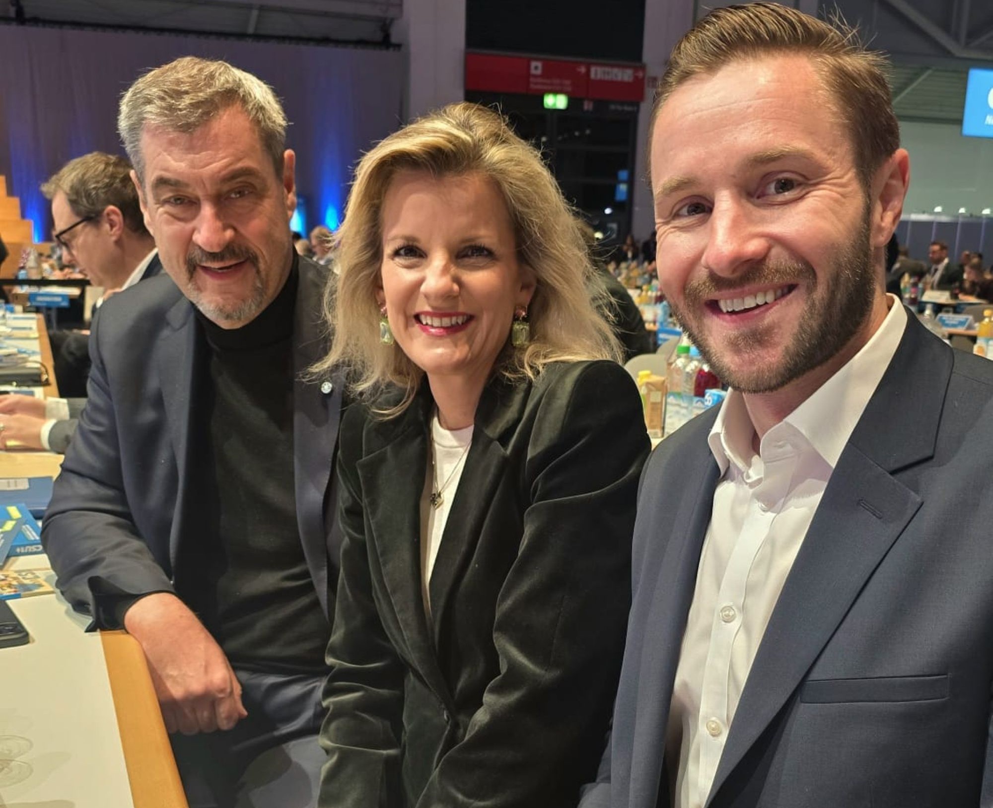 ArtmannLudwigParteitag von links: Bayerns Ministerpräsident und CSU-Vorsitzender Markus Söder, MdB Daniela Ludwig, MdL Daniel Artmann. Foto: Abgeordnetenbüro Daniela Ludwig