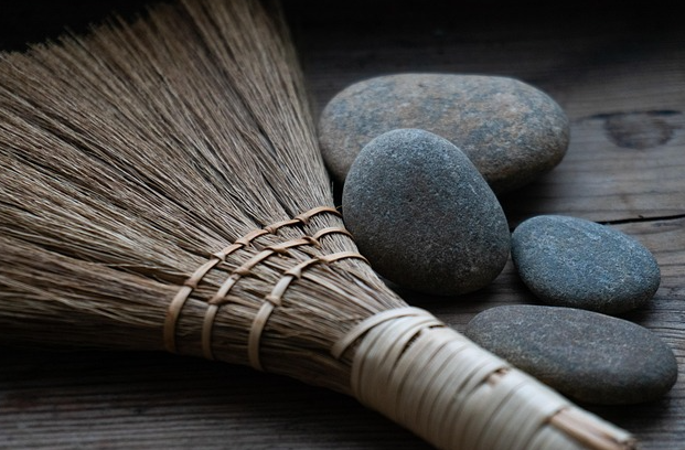 „Feuerbesen“ landet auf Rosenheimer Balkon