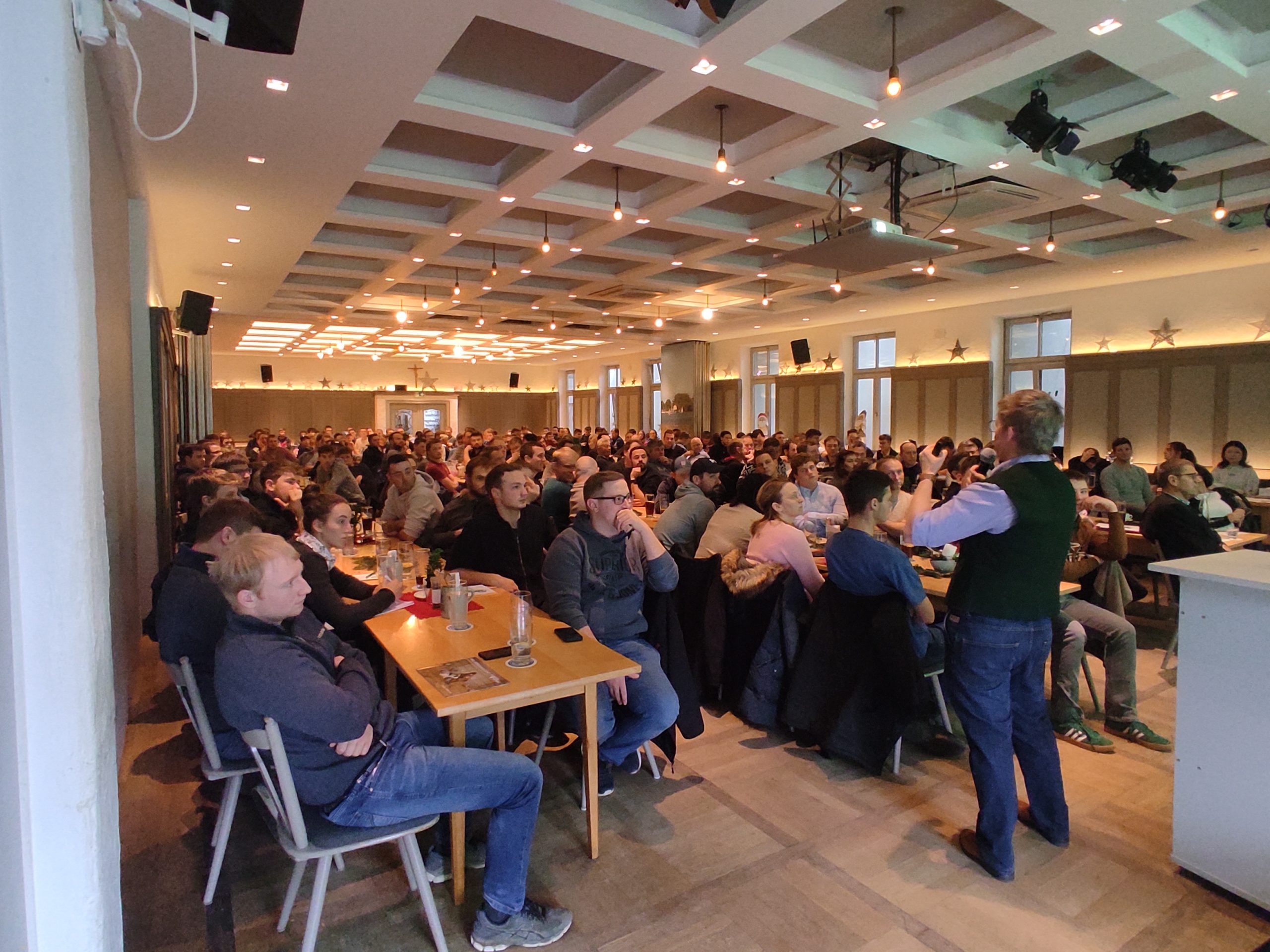 Bild 3_Milchviehtag 2025 Blick in den vollen Saal mit den interessierten Landwirten. Fotos: Copyright AELF RO