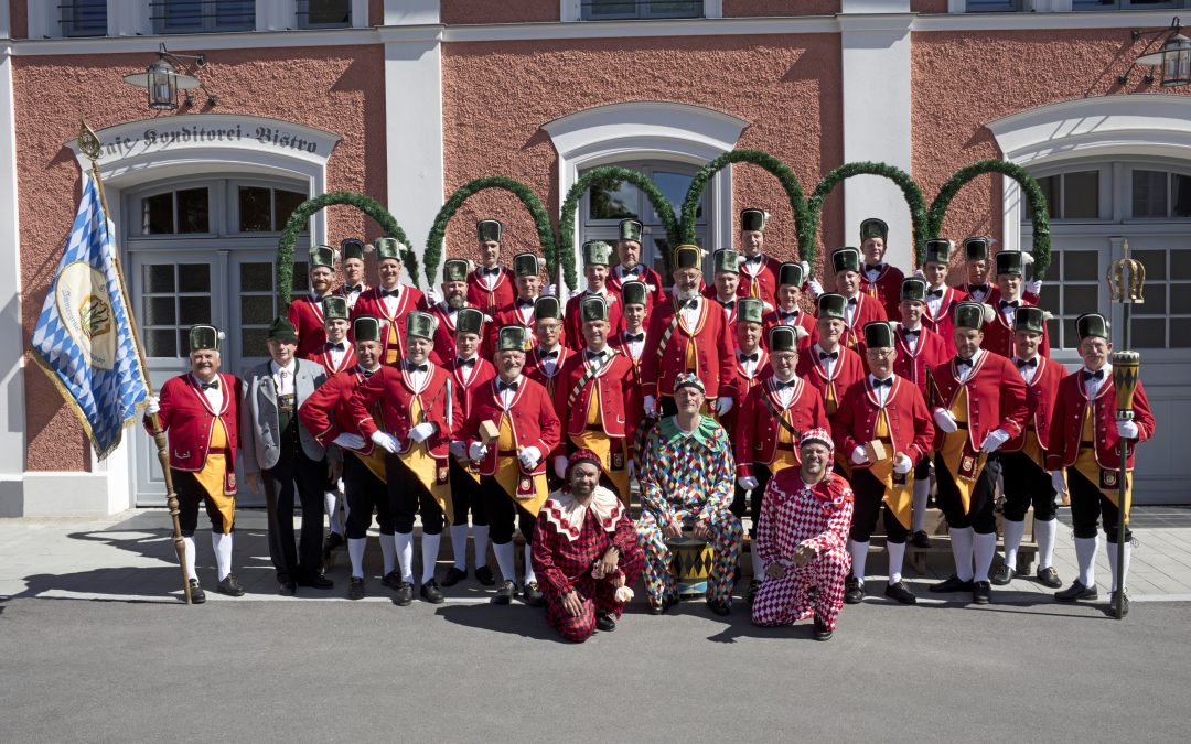 Kolbermoorer Schäffler tanzen wieder bei der Sparkasse