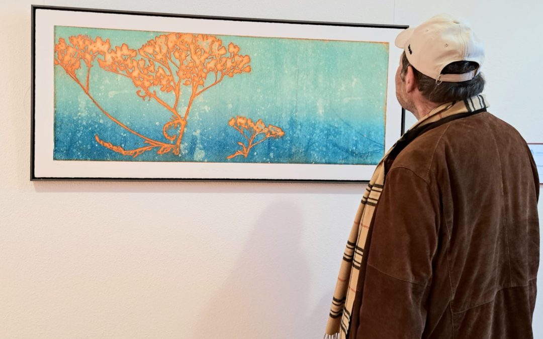 Zwei Perspektiven auf Natur und Leben: „Kunst im Amt“ im Landratsamt Traunstein