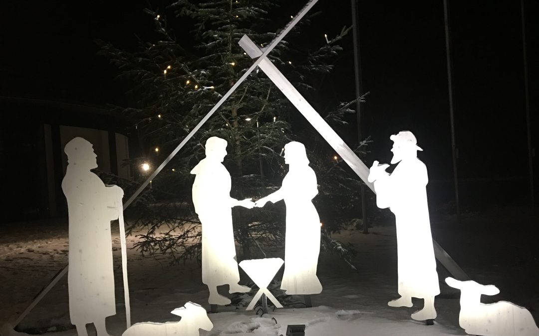 Ein Funke Mut: Adventssingen und Friedenslicht in St. Michael