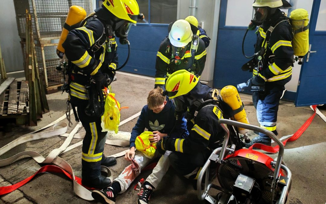 Atemschutzübung in Trostberg simuliert Lkw-Unfall mit Gefahrengut