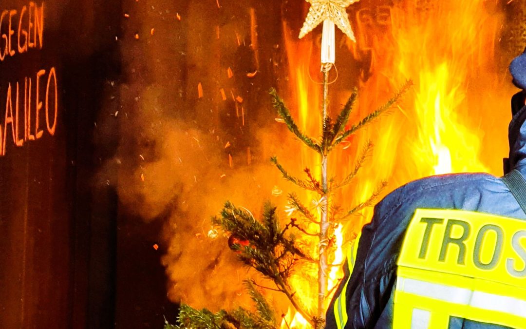 Mehr Wohnungsbrände zur Weihnachtszeit: Feuerwehr gibt wichtige Sicherheitstipps