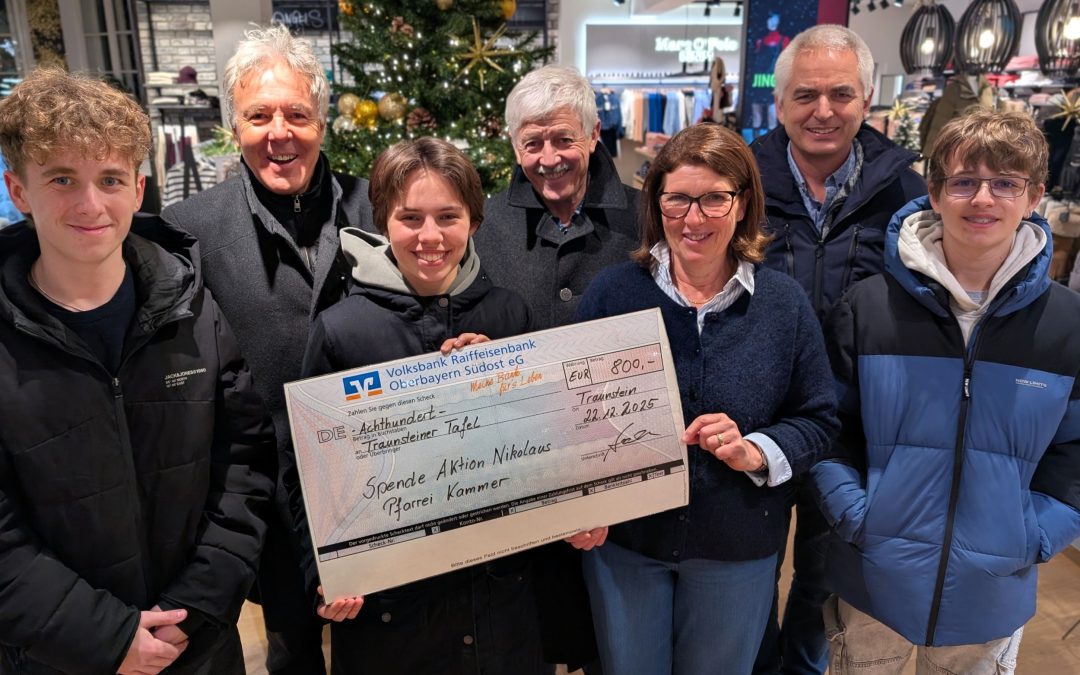 Kammerer Nikoläuse spenden an die Traunsteiner Tafel