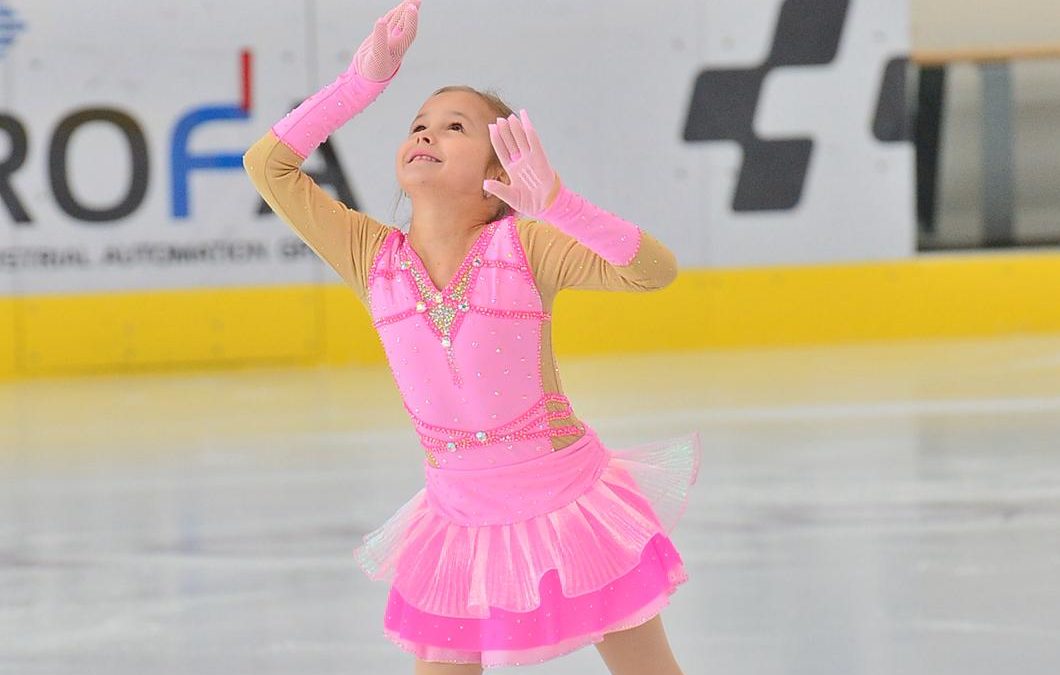 Viele Podestplätze: Starker Auftritt der Eiskunstläufer aus Rosenheim beim Tölzer Oberlandpokal