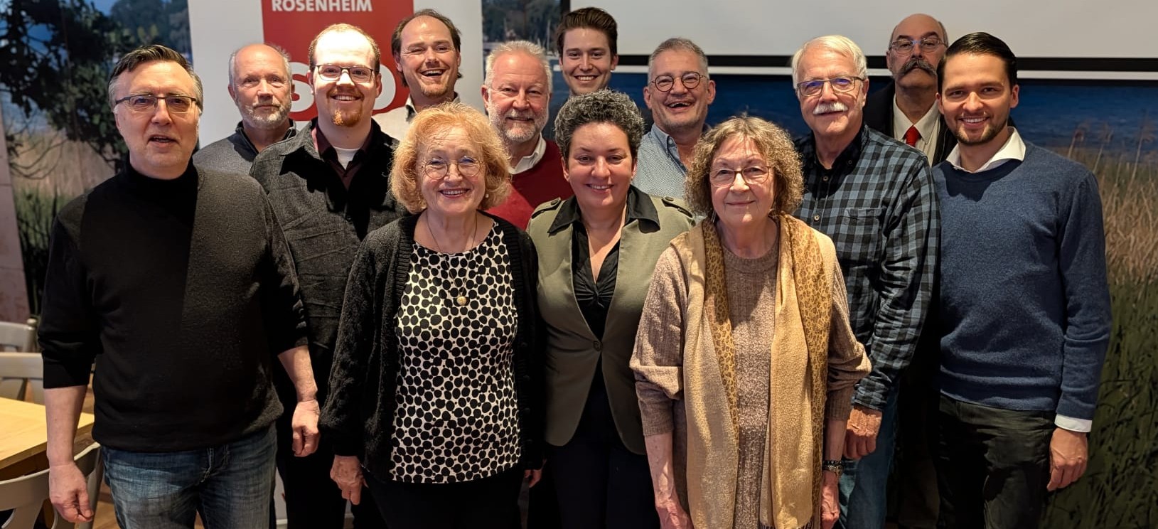 SPD_RO_Land_Vorstand_11_2025 Alexandra Burgmaier (vorne Mitte) mit dem neu gewählten Kreisvorstand. Foto: Copyright Landkreis SPD