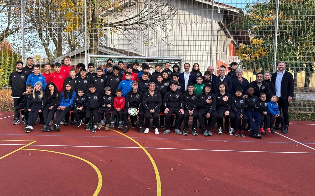 Neue Trainingsanzüge für „Bewegung im Westen“ stärken Teamgeist und Teilhabe in Rosenheim