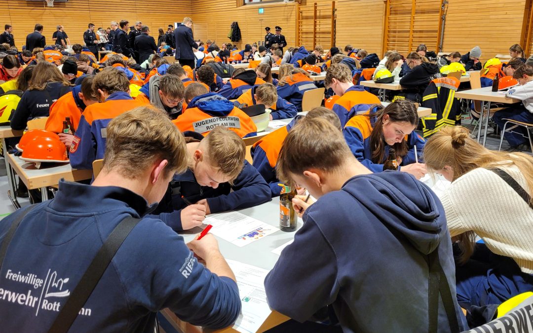 Rund 500 Jugendliche der Feuerwehren im Landkreis Rosenheim meistern Wissenstest