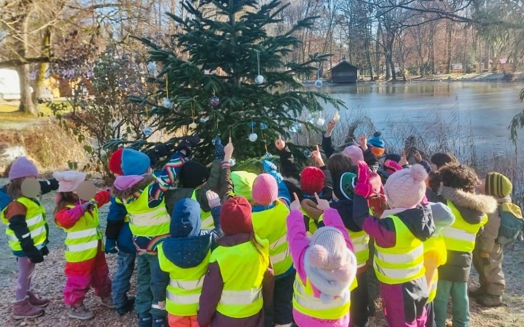Wunschkugelaktion in Bad Aibling erfüllt Weihnachtswünsche und lässt Kinderaugen strahlen