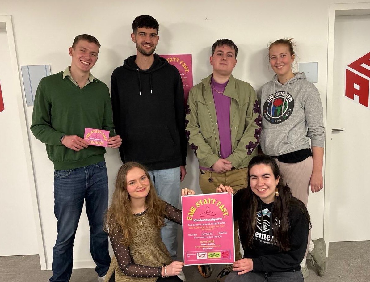 b745c083-a192-48e3-94fc-1821155d3e4c Kleidertauschparty in Rosenheim- aus Sicht der Veranstalter ein voller Erfolg. Foto: re