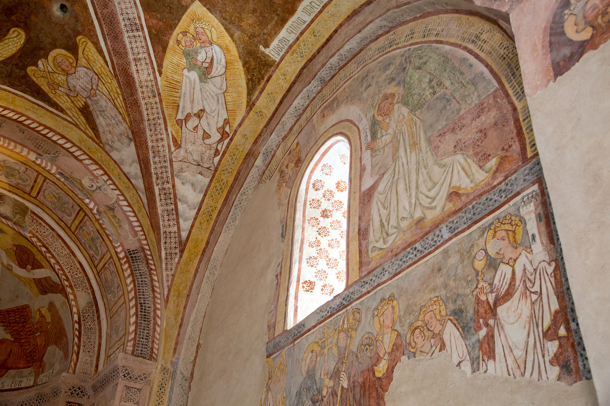 c-Markt Prien a. Chiemsee-Michaela-Röpke-Urschalling Weltberühmt ist die Dreifaltigkeitsdarstellung mit drei Häuptern, deren frauenhafte Mittelfigur seit jeher kontrovers diskutiert wird. Foto: Copyright Markt Prien am Chiemsee