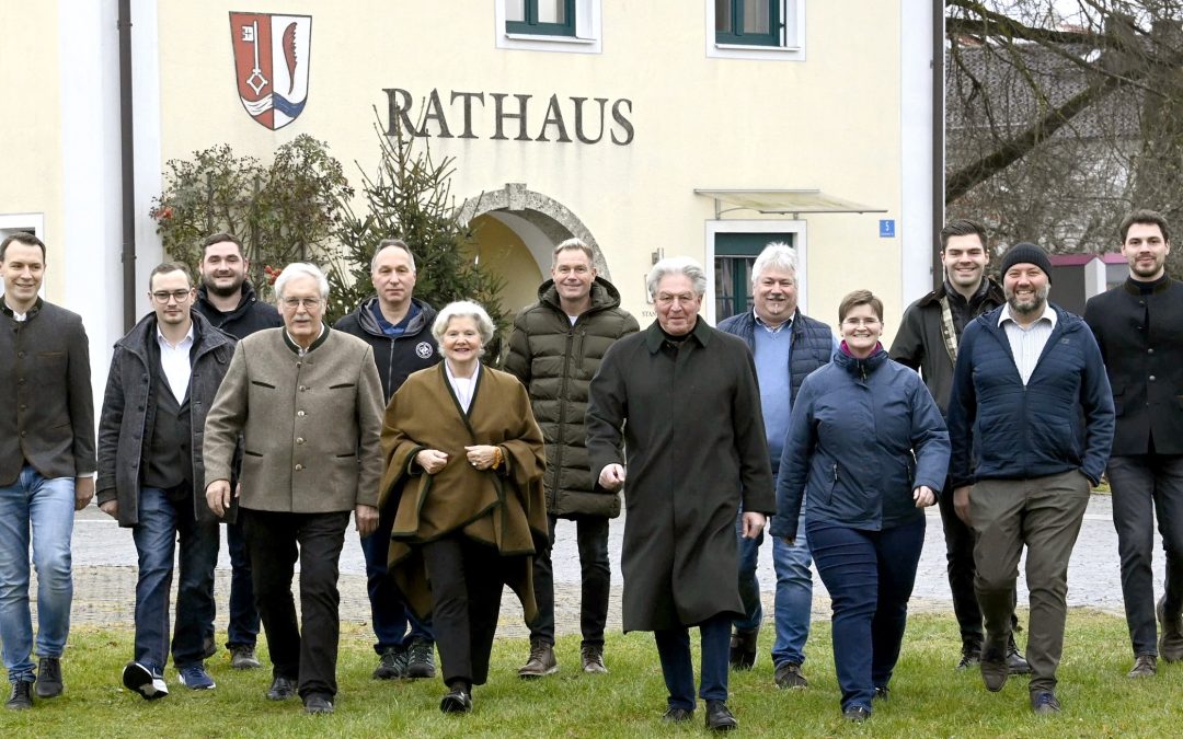 AfG und ÜWG Vogtareuth stellen Bürgermeisterkandidaten und Gemeinderatsliste vor