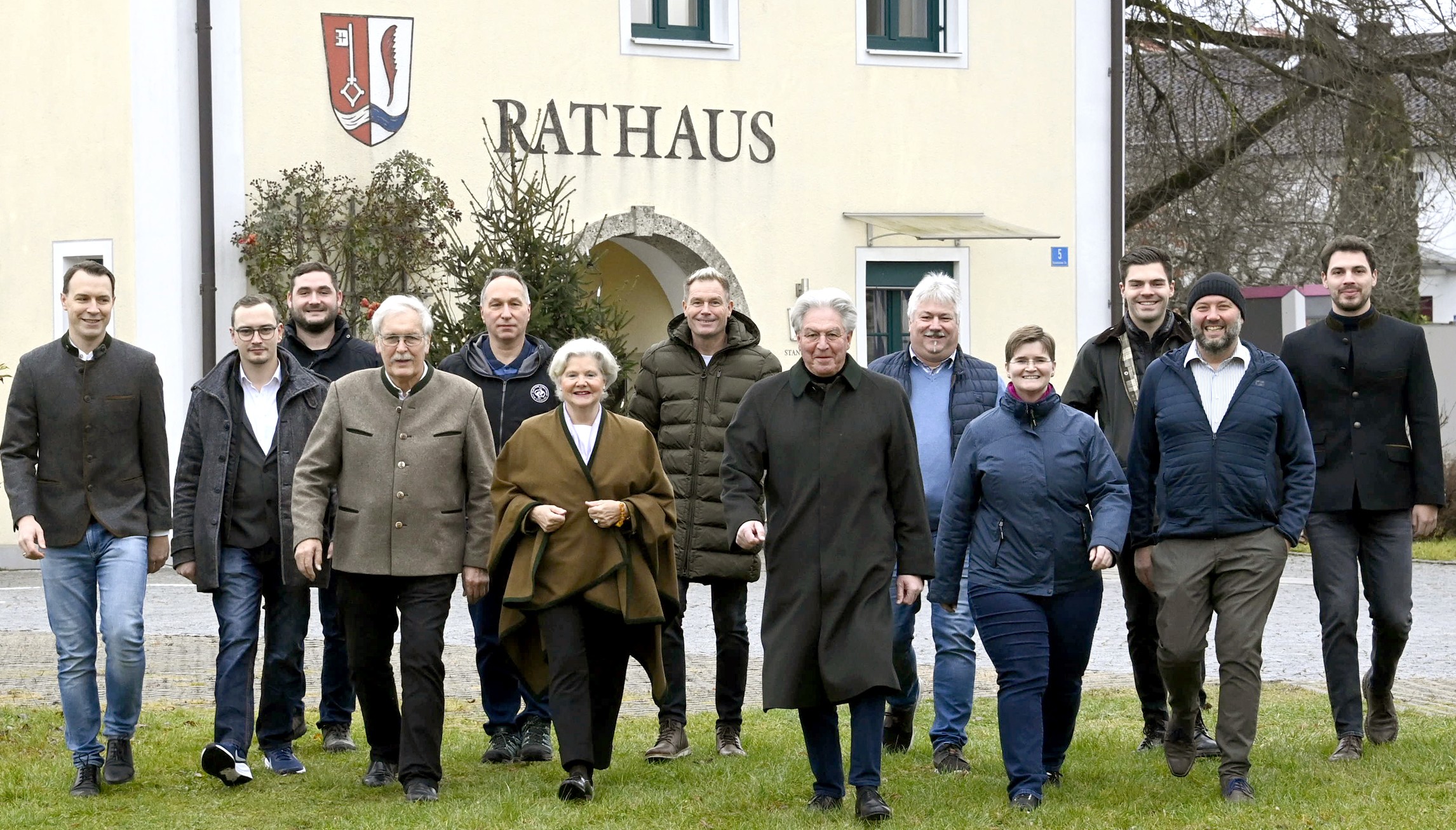 vogt_05 Bürgermeisterkandidat Alois Anetsberger (Mitte) mit seiner Mannschaft. Foto: amf