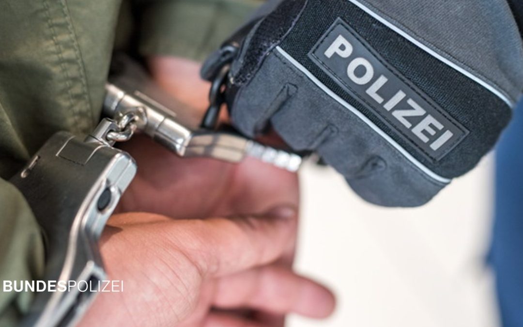 Tatverdächtiger schlägt mit Gehhilfe am Hauptbahnhof München zu – Haftbefehl vollstreckt