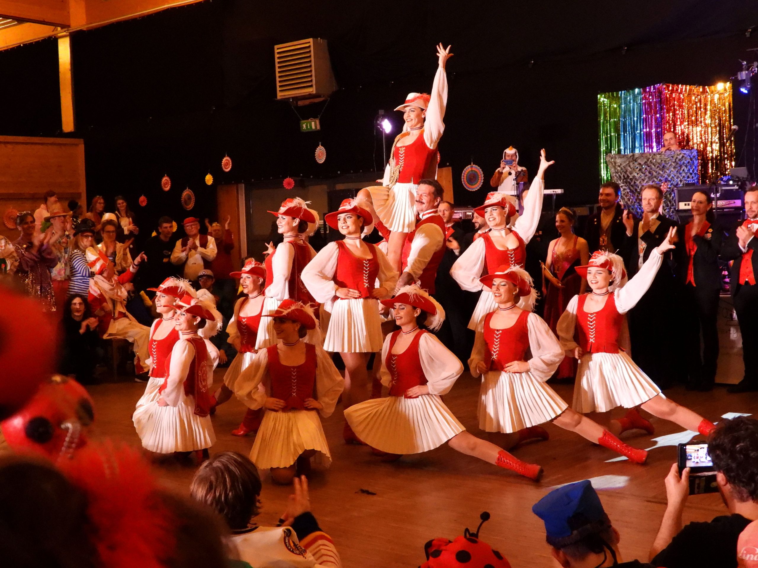 3Garde Gardeauftritt beim Faschingsball der Wendelstein Werkstätten. Foto Archiv Caritasverband der Erzdiözese München und Freising