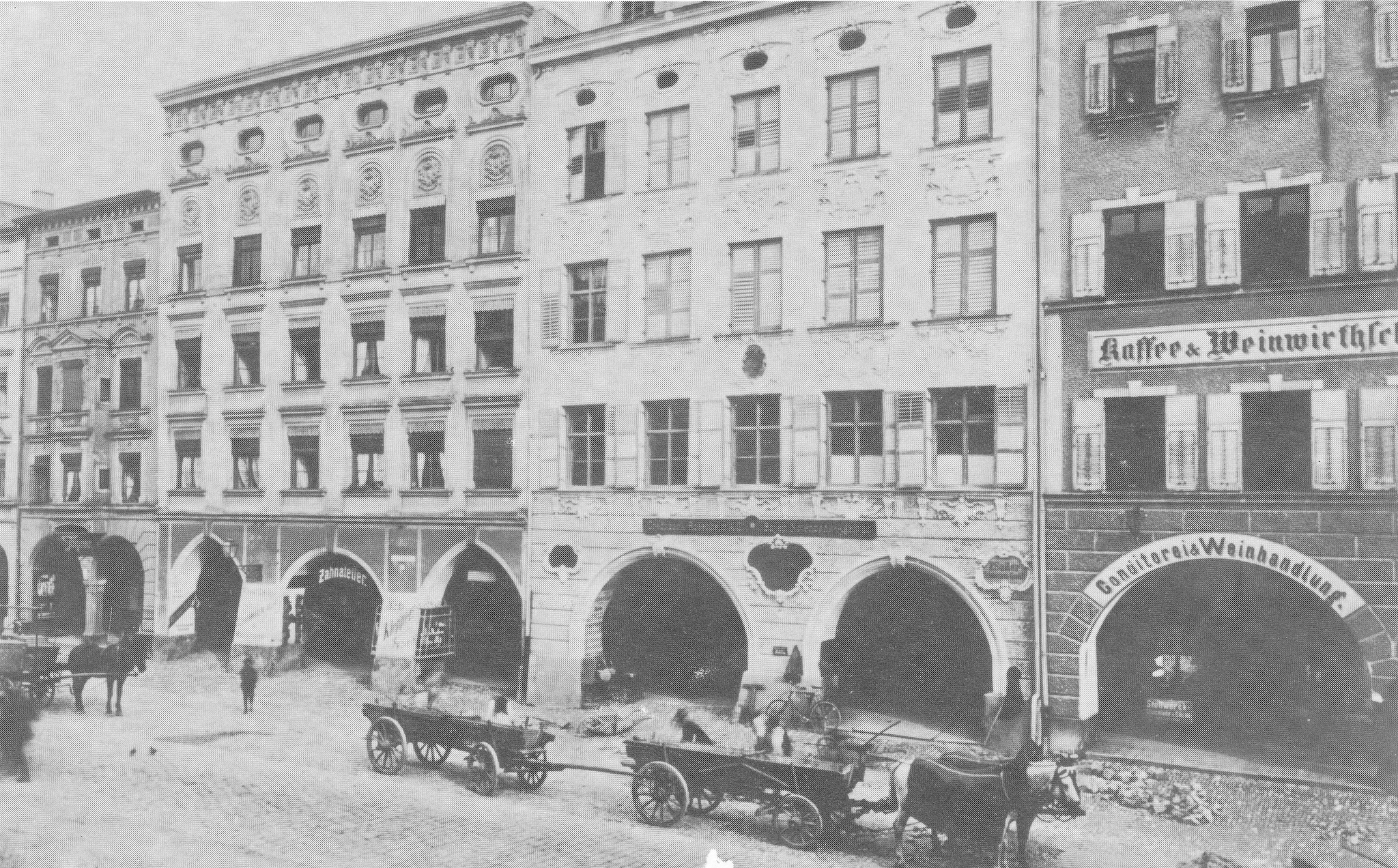 493736300_9720518231327735_3103607714886937662_n Max‑Josefs‑Platz in Rosenheim in der Zeit um ca. 1890. Foto: Copyright Herbert Borrmann
