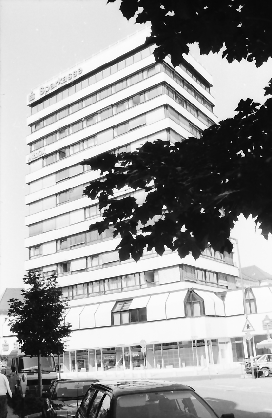 615788796_25705173252435644_3714142466430693025_n Sparkassenhochhaus in Rosenheim im ahr 1985. Foto: Archiv Herbert Borrmann