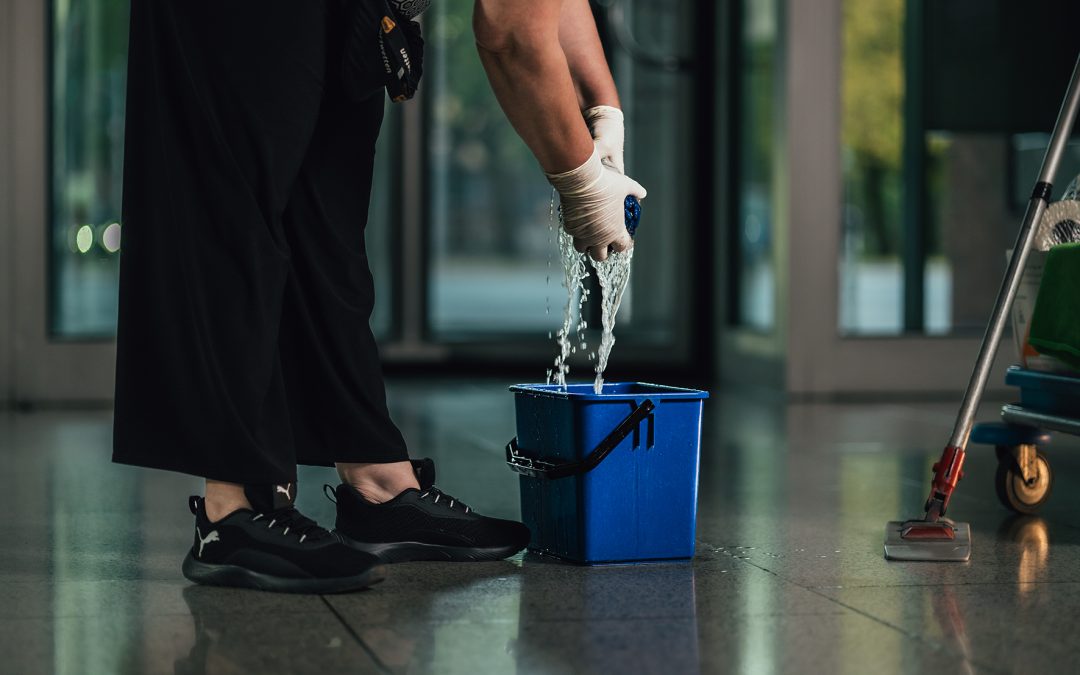 Gebäudereinigung: Mindestlohn ab Januar bundesweit auf 15 Euro – Auch Rosenheimer Beschäftigte profitieren