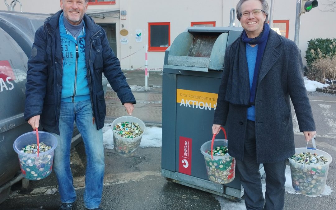 2026-mal „Plopp“ für den guten Zweck: AfD Rosenheim-Stadt übergibt Kronenkorken