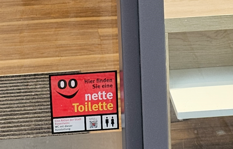 Nette Toilette Hinweisschild zur Netten Toilette in Rosenheim. Foto: Archiv Innpuls.me