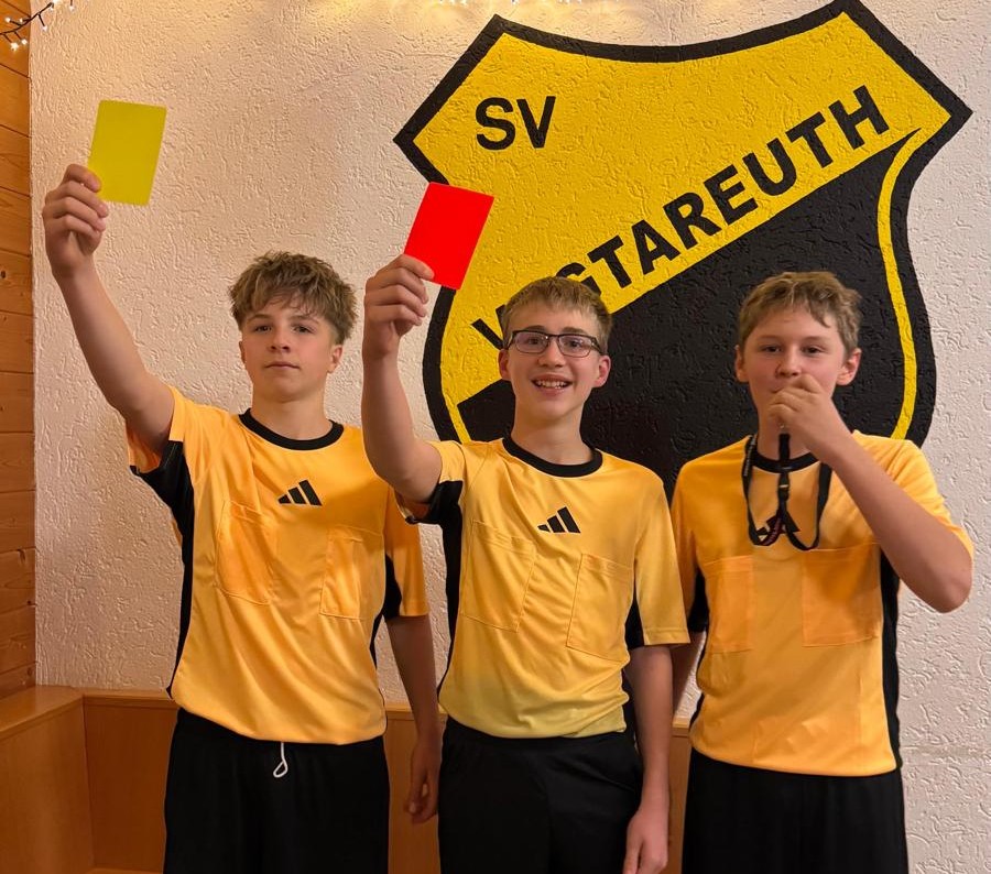SVVogtareuth_Drei Jugend-Schiedsrichter Die drei neuen Jugend-Schiedsrichter vom SV Vogtareuth. Foto: Copyright SV Vogtareuth