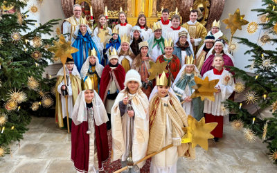 Sternsinger mit Weihrauchduft in Aschau im Chiemgau unterwegs