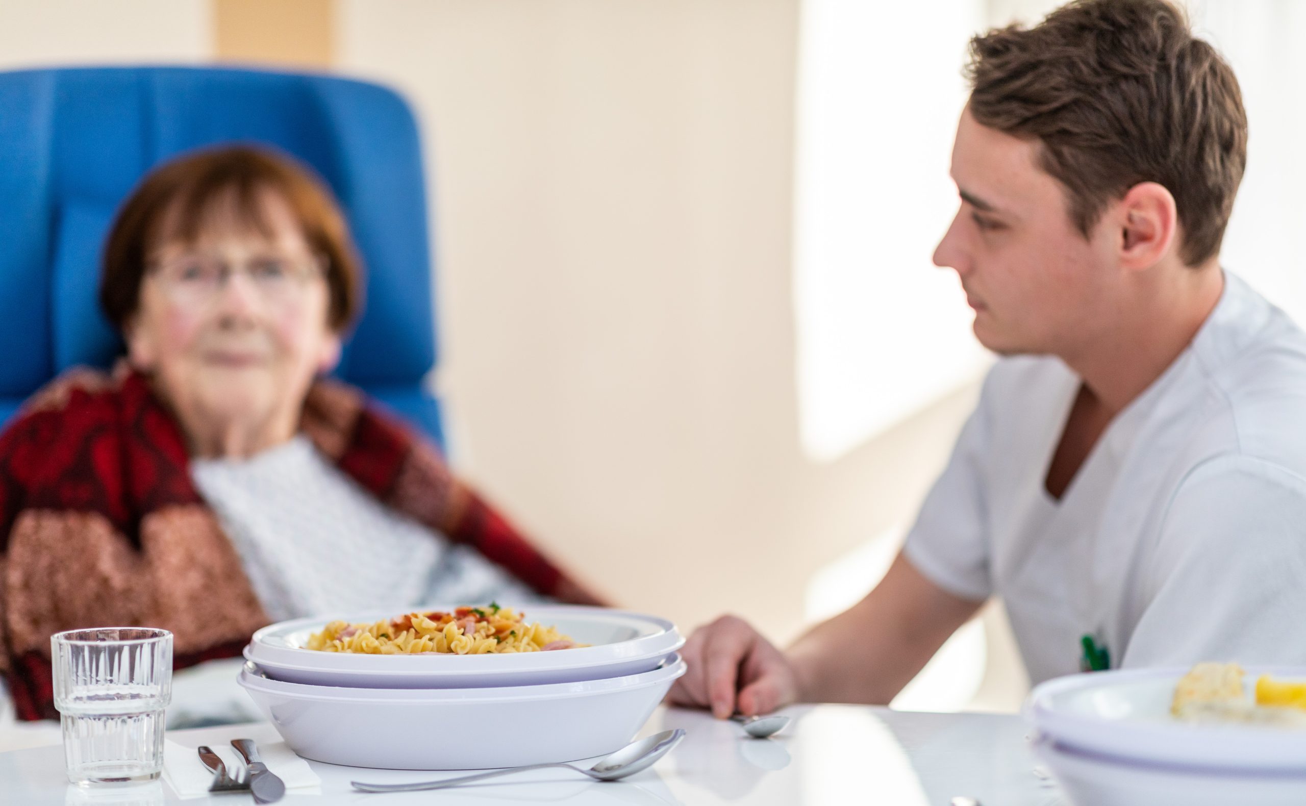 1Q0A2244_©Imagetype Eine bedarfsgerechte Ernährung fördert eine erfolgreiche Behandlung und beschleunigt die Genesung. Copyright RoMed Kliniken