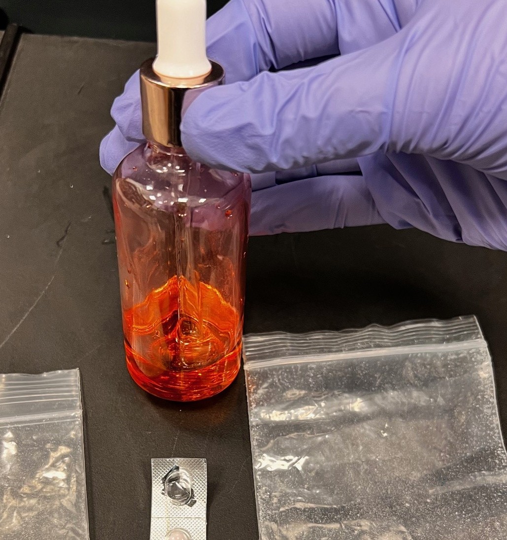 Drogen_schnitt Das beschlagnahmte "Drogensortiment" des Zugreisenden. Foto: Presse Hauptzollamt Rosenheim