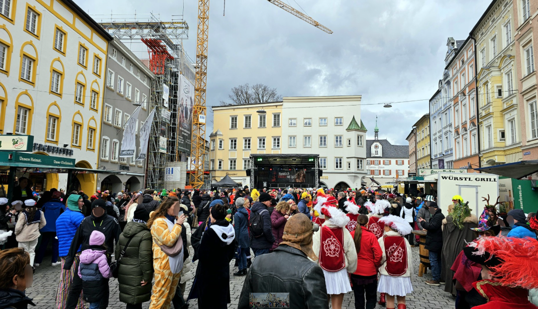 Tausende feiern großes Faschingsfinale in Rosenheim – Emotionaler Kehraus in Westerndorf